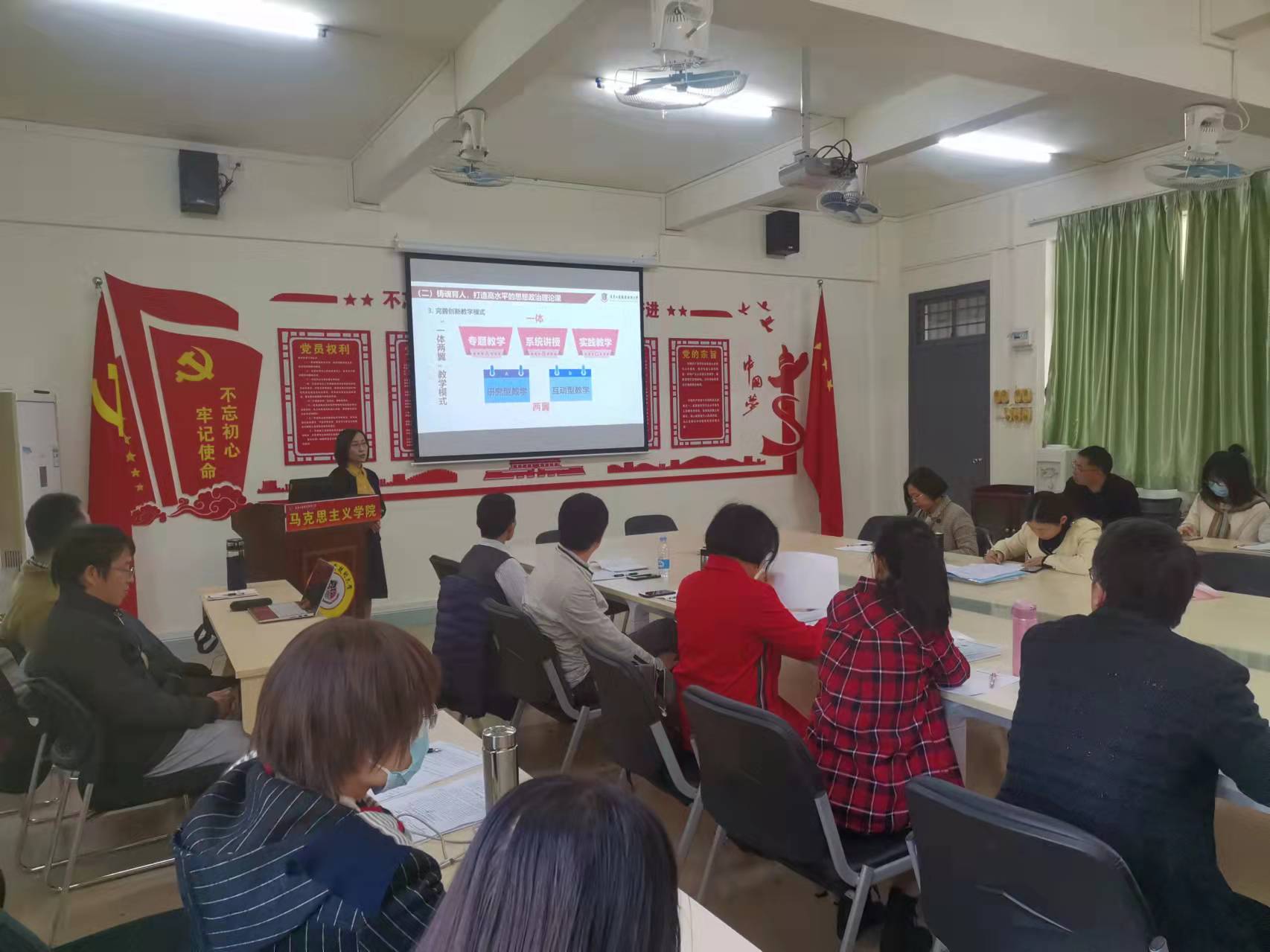 3-图为讲座现场.jpg 3-图为讲座现场.jpg