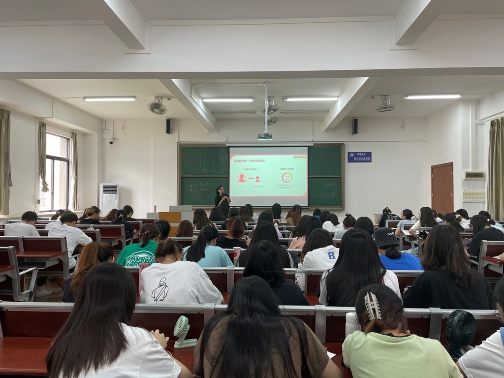 图1.谭经宇老师的课堂.jpg